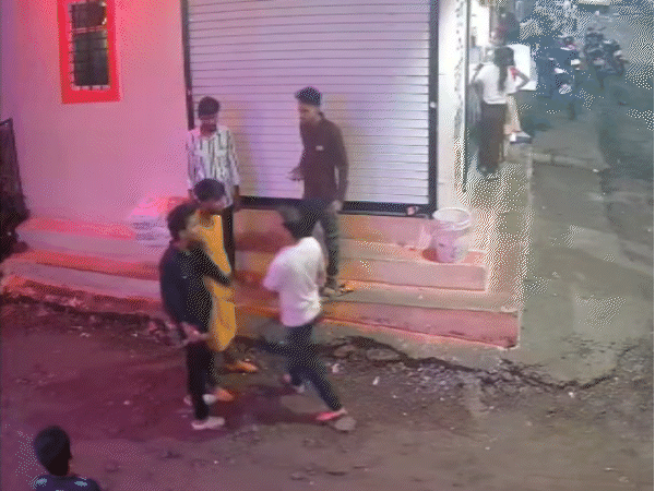 इंदौर के पटेल नगर में व्यापारी पर चाकू से हमला:उधारी के पैसे मांगने पर हुआ विवाद,सख्त कार्रवाई के लिए फरियादी पुलिस अफसरों से मिला