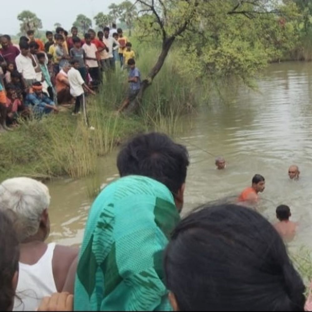 तालाब में डूबने से मां-बेटी समेत 3 की मौत:औरंगाबाद में एक-दूसरे को बचाने में गई जान; ग्रामीणों ने पुलिस को शव ले जाने से रोका