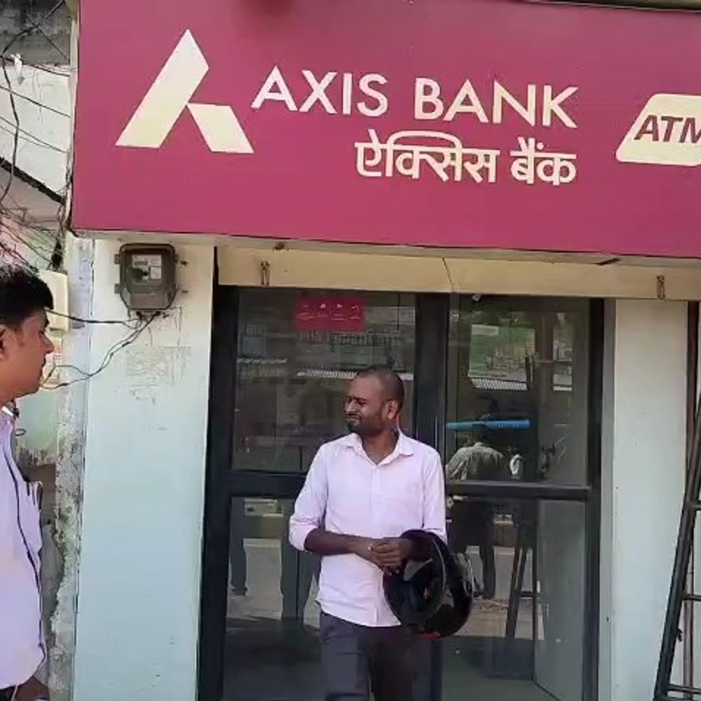 कैमूर में थाने से 50 मीटर दूर ATM से धोखाधड़ी:प्रखंड समन्वयक के खाते से 46,500 रुपए निकाले, पीड़ित बोले-कार्ड फंसने पर कराया था ब्लॉक