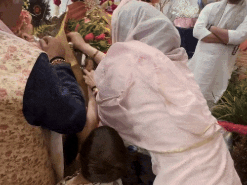 प्रीति जिंटा ने अमेरिका में जन्माष्टमी मनाई:पंजाबी सूट में मंदिर पहुंचीं, टेंपल कमेटी ने सम्मानित किया, बड़ी संख्या में भारतीय समुदाय रहे मौजूद