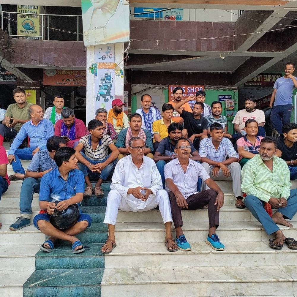 आज मंत्री जीवेश मिश्रा से मिले निगम कर्मी:11 सूत्री मांग पत्र सौंपा, कहा- बात बनी तो ठीक नहीं तो 21 अगस्त से करेंगे हड़ताल