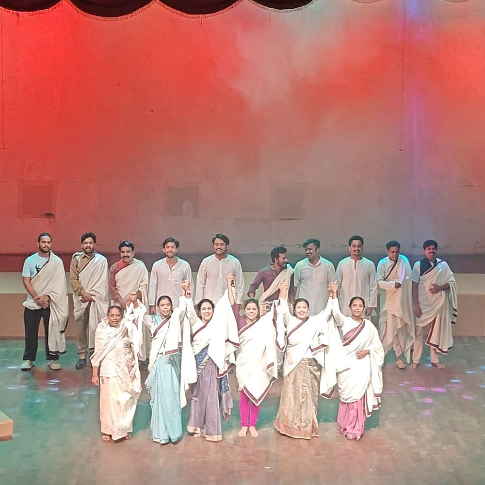 काकोरी कांड की शताब्दी पर विशेष नाटक:लखनऊ में बिस्मिल-अशफाक की कहानी ने दर्शकों को भावुक किया