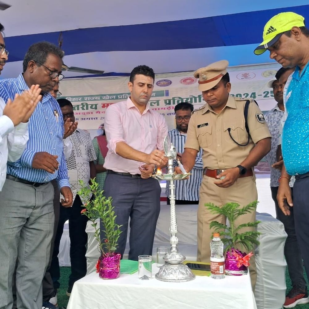 बच्चों के शारीरिक व मानसिक विकास के लिए खेल प्रतियोगिताओं का आयोजन जरूरी : डीएम