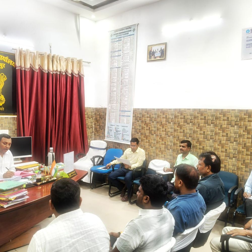समस्तीपुर में मतदाता सूची पुनरीक्षण की तैयारी:SDO ने राजनीतिक दलों के साथ की बैठक; BLO घर-घर जाकर मतदाता सत्यापन करेंगे