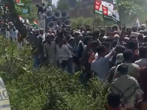 बरेली में आला हजरत के उर्स में बवाल:लोग बोले- पुलिस ने हिंदुओं को सड़क पर दौड़ा-दौड़ाकर पीटा