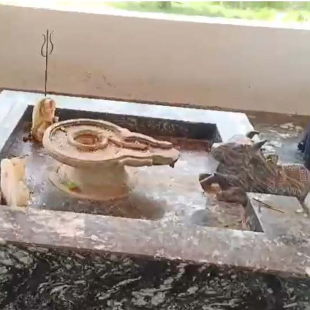 कवर्धा के शिव मंदिर में तोड़फोड़, आरोपी गिरफ्तार:आरक्षक की भूमिका संदिग्ध पाए जाने पर बर्खास्त, एसपी बोले- शहर बंद का ऐलान वापस ले कांग्रेस