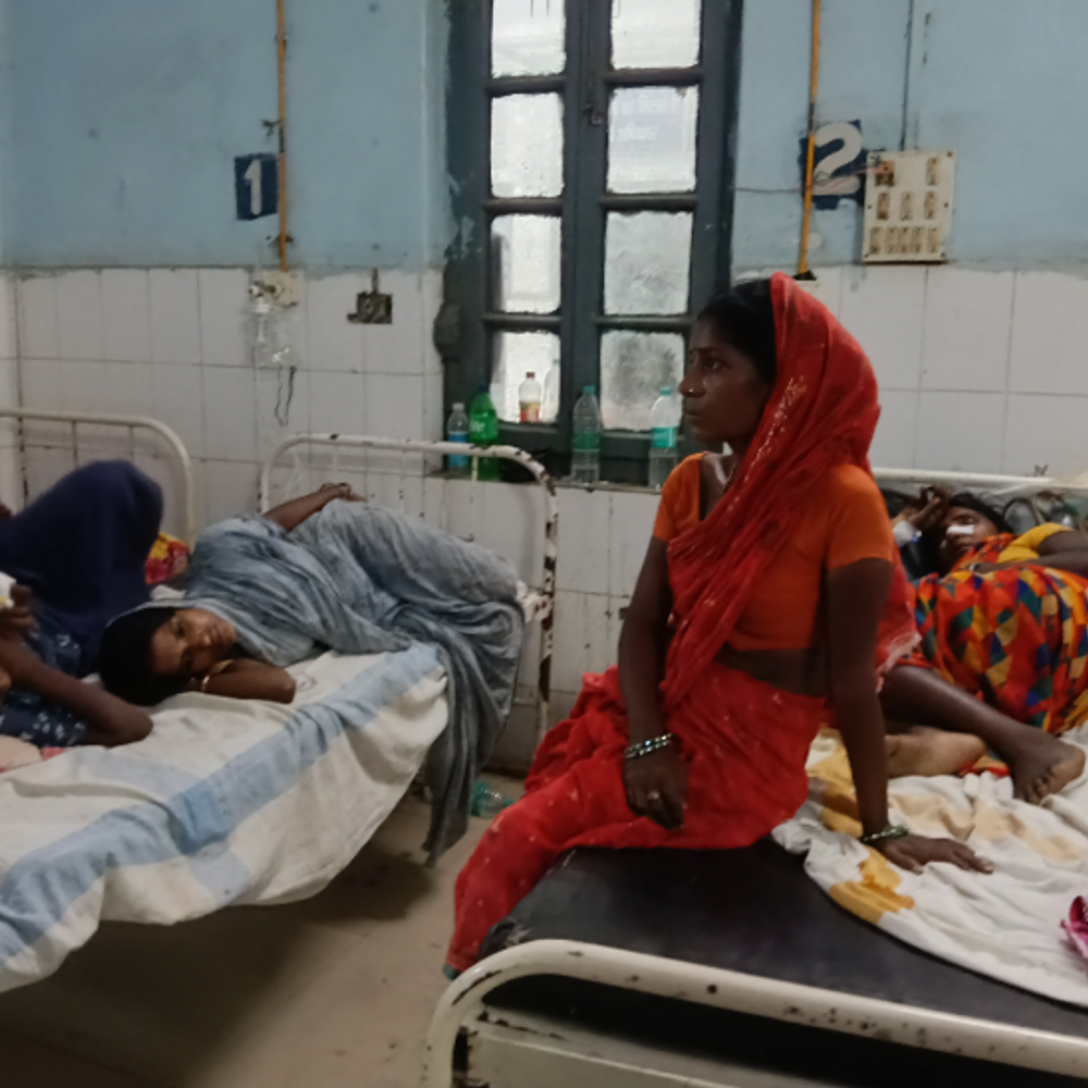 आंगन में पानी जाने के विवाद में मारपीट, VIDEO:पूर्णिया में एक ही परिवार के 4 लोग घायल, फाइटर-रॉड से अधमरा होने तक पड़ोसी ने पीटा