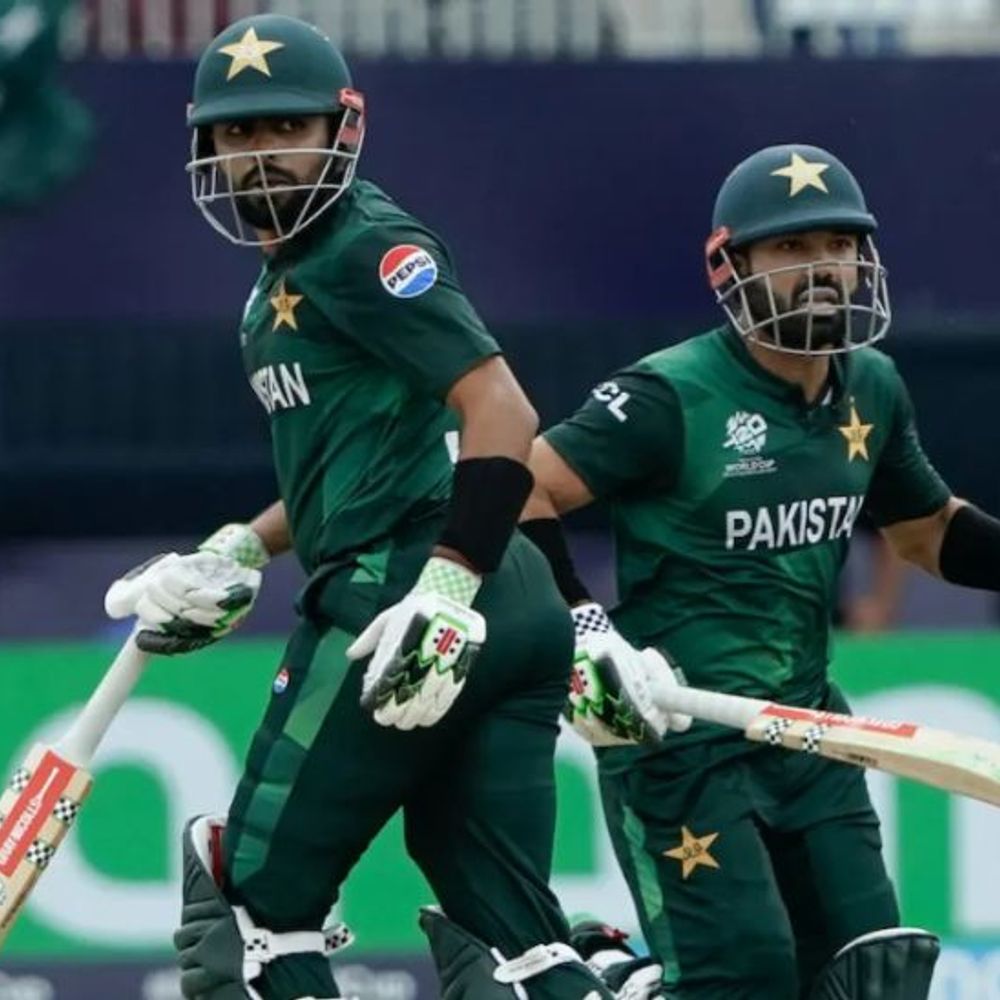 PCB ने बाबर आजम-रिजवान को कैटेगरी-ए से बी में डाला:सेंट्रल कॉन्ट्रैक्ट की लिस्ट जारी; खिलाड़ियों की संख्या 27 से बढ़ाकर 30 हुई