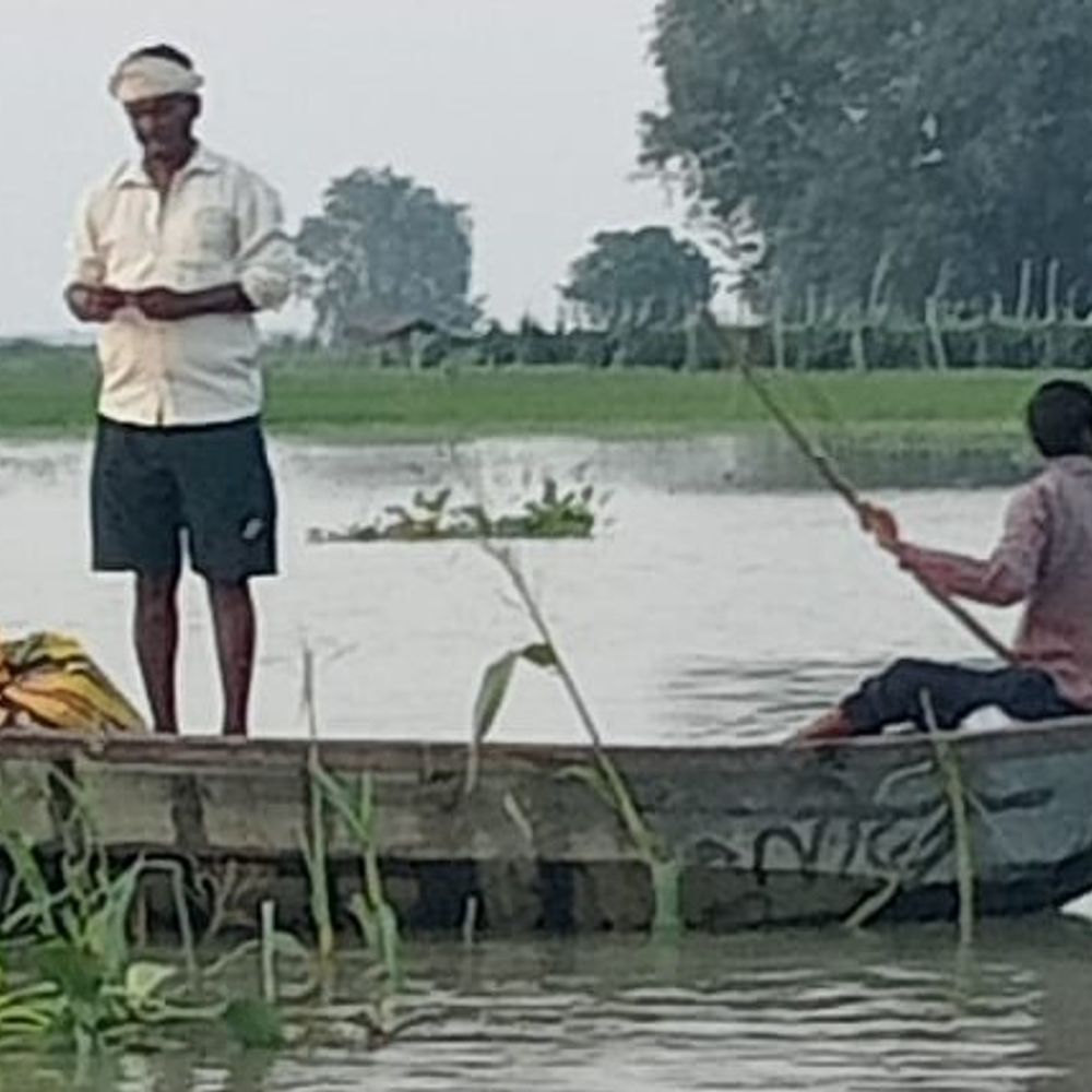 फतेहपुर के 5 गांव बाढ़ से टापू में तब्दील:400 लोग राहत शिविर में रहने को मजबूर, 16 नाव और 32 नाविक तैनात