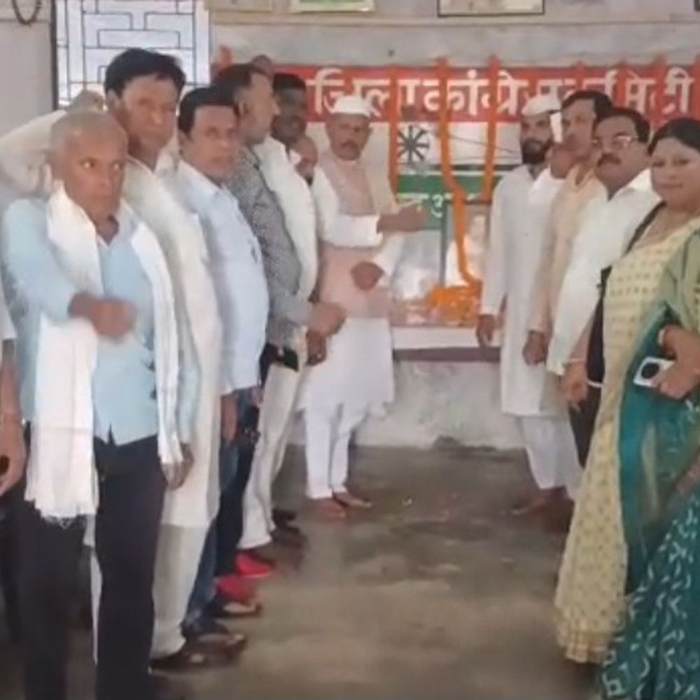 राजीव गांधी की मनाई जयंती, कांग्रेस कार्यकर्ताओं ने दी श्रद्धांजलि:कहा- पूर्व पीएम ने देश में कंप्यूटरीकरण-दूरसंचार क्रांति की नींव रखी
