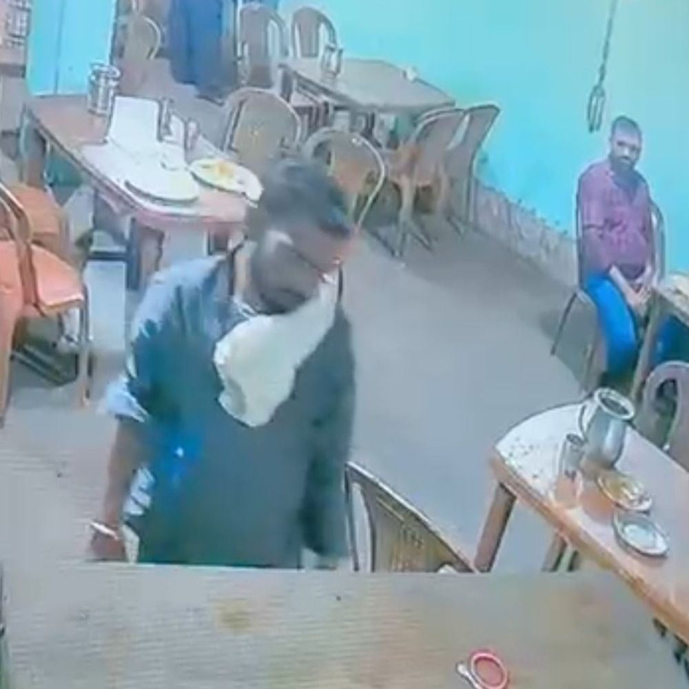 फ्री का खाना खाया, फिर चोरी भी की...VIDEO:शातिर चोर ने ढाबा मैनेजर की बाइक चुराई, CCTV फुटेज चेक करने पर हुआ खुलासा