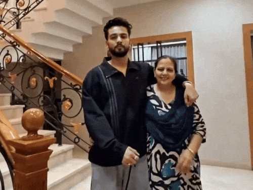 मां के जन्मदिन पर नहीं पहुंचे एल्विश यादव:फोन पर दी बधाई, पिता बोले-फायरिंग का डर नहीं, शूटिंग के चलते घर से दूर