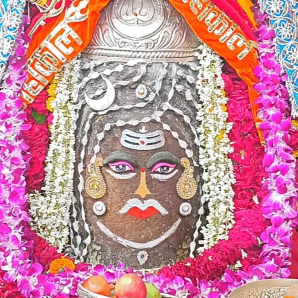 महाकाल मंदिर में बुधवार भस्म आरती दर्शन:बाबा का भांग, चंदन, मोगरे और गुलाब के पुष्पों से राजसी स्वरूप में किया श्रृंगार