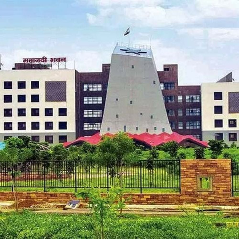 लैब टेक्नीशियन के एग्जाम में पास 102 कैंडिडेट अब नॉन-एलिजिबल:जॉब के लिए पर्याप्त एजुकेटेड नहीं, इनमें लगभग इंजनियरिंग वाले; 2023 में हुई थी परीक्षा