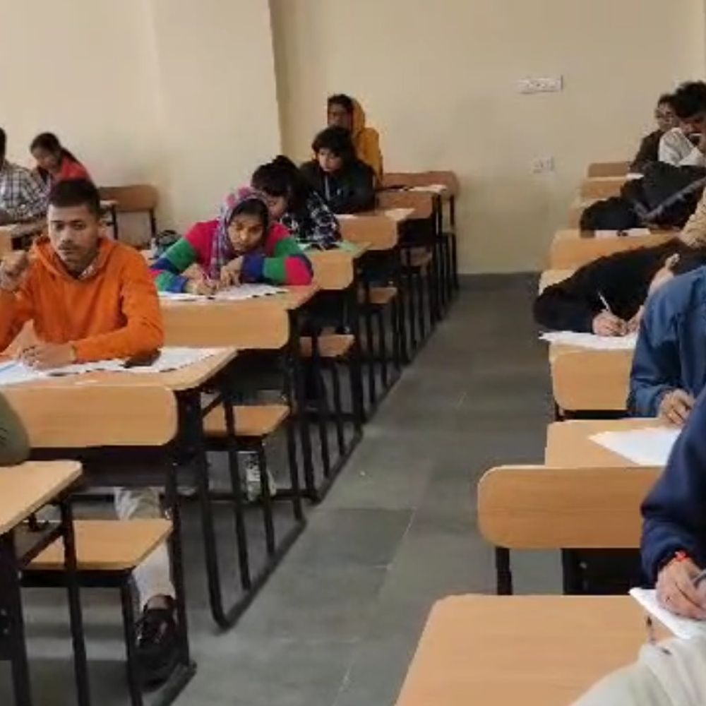बेतिया​​​​​​​ में जीतिया पर्व के कारण परीक्षा शेड्यूल बदला:कक्षा 1 से 8 की मीड-टर्म परीक्षा 10 से 18 सितंबर तक होगी, 15 सितंबर को रहेगी छुट्टी