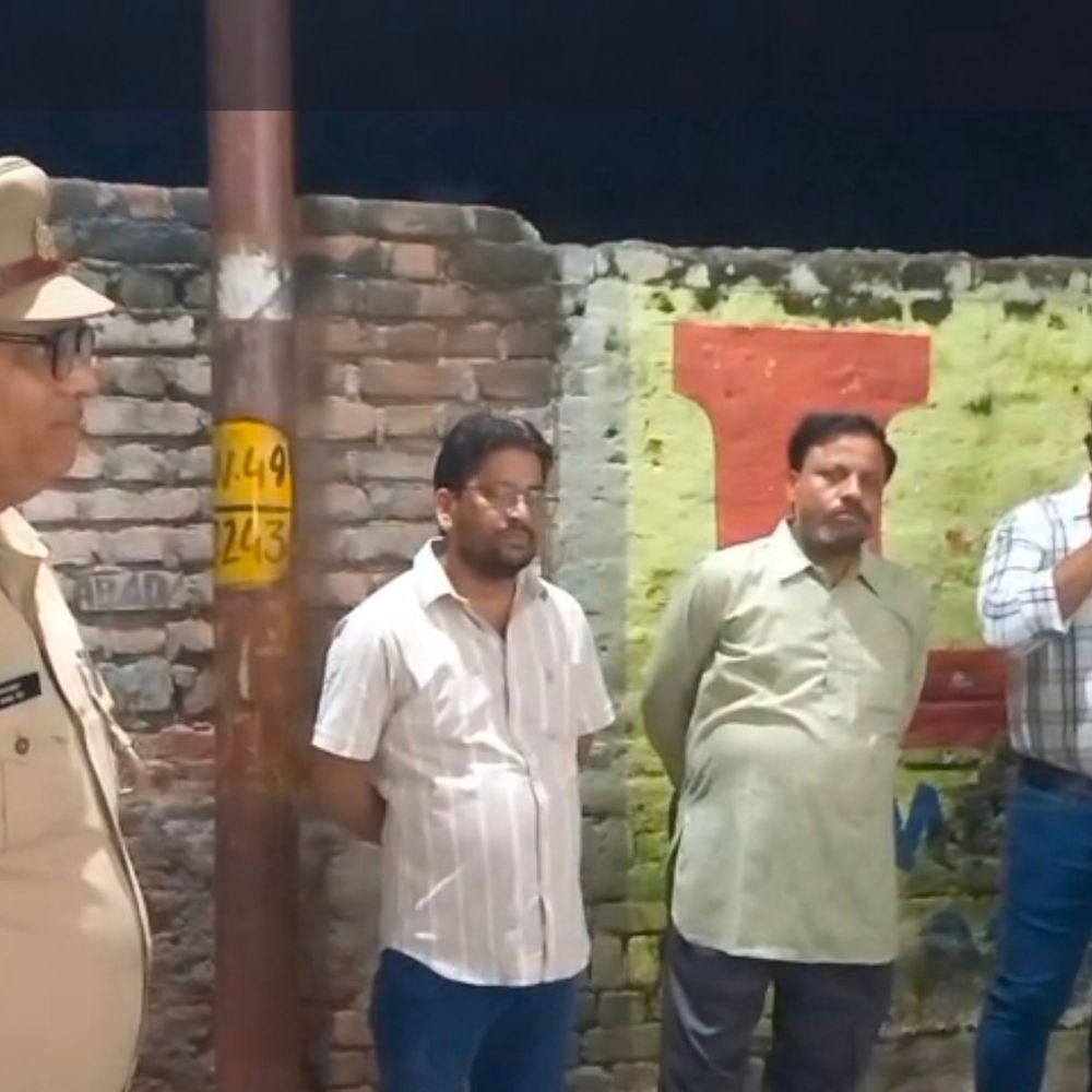 फिरोजाबाद में बाइक सवार से लूट:टक्कर मारकर तमंचे के बल पर मोबाइल और अंगूठी लूटी, CCTV खंगाल रही पुलिस