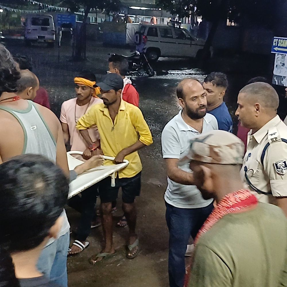 लखीसराय में पुस्तक भंडार संचालक की हत्या:बीच बाजार में अपराधियों ने मारी गोली, गुस्से में परिजन ने बिना पोस्टमॉर्टम कराए शव ले गए