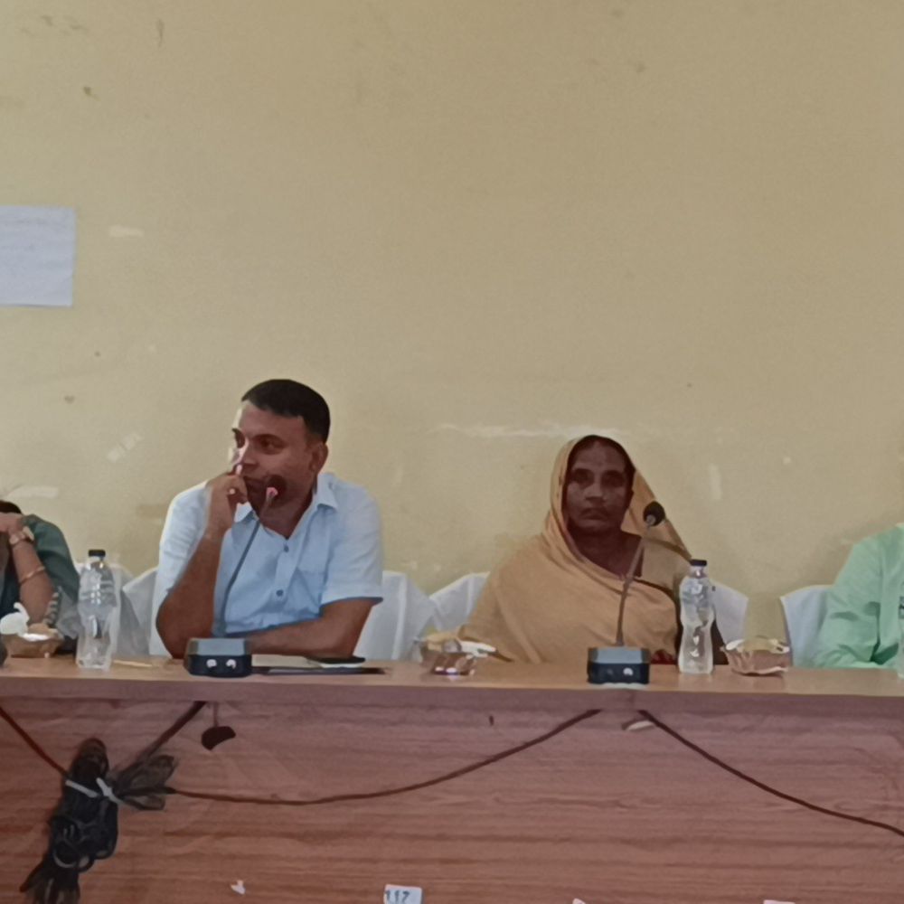 बासोपट्टी पंचायत समिति की बैठक में विवाद:कटैया पंचायत में 7.5 करोड़ के काम पर उठे सवाल, मनरेगा में एक ही मजदूर से दोहरा काम