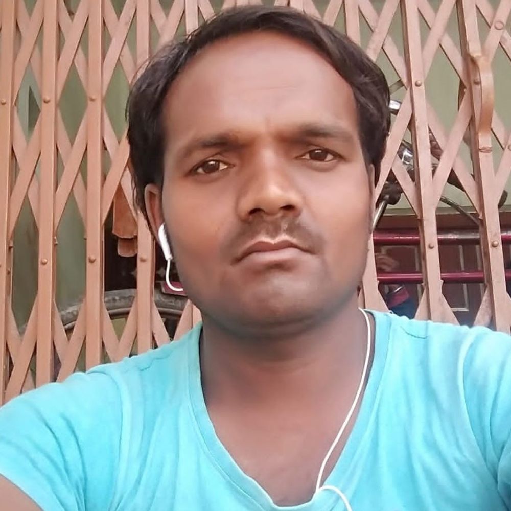 करंट की चपेट में आने से युवक की मौत:छत पर काम करते समय हुआ हादसा, बिजली के खंभे से उतरा करंट