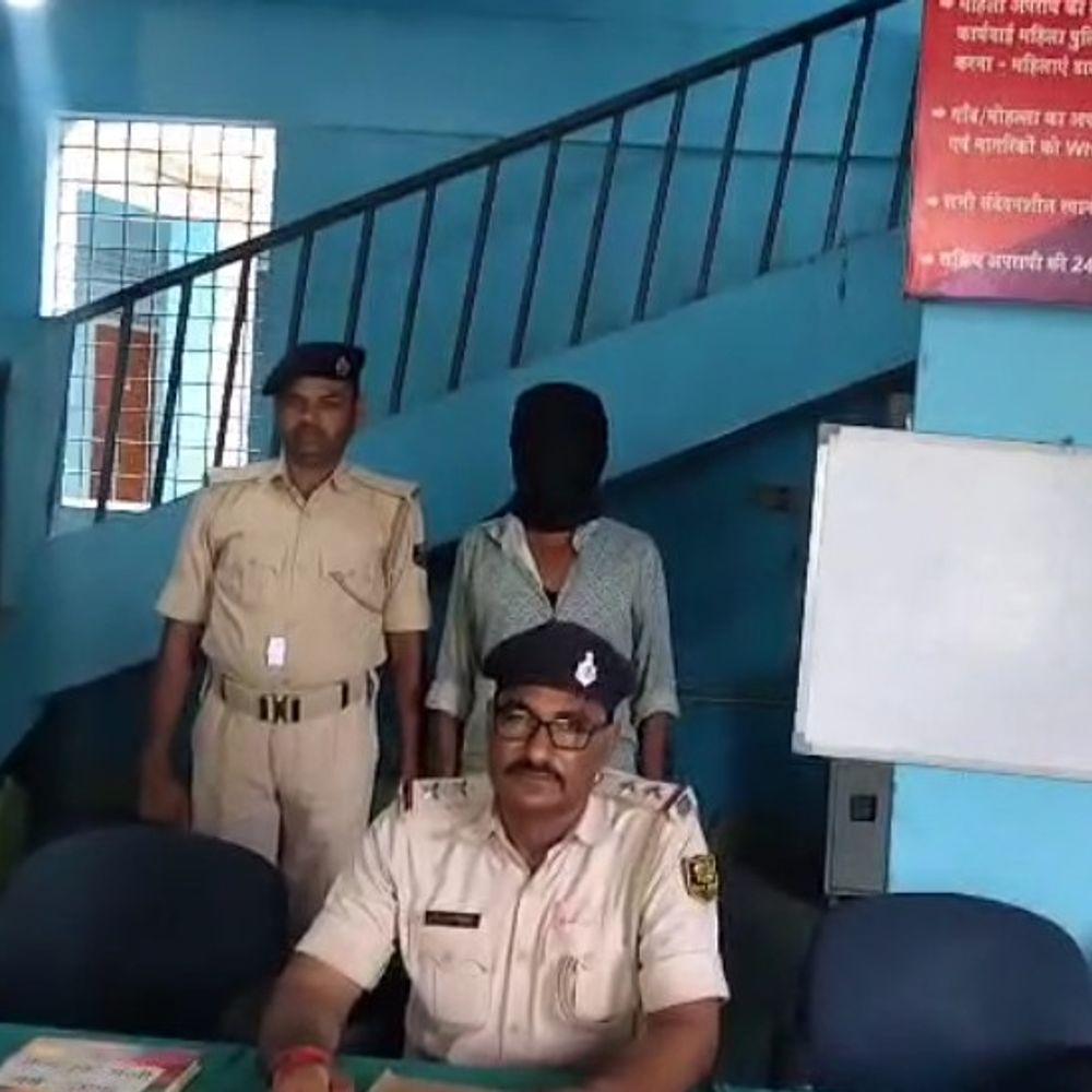 बेतिया में 24 घंटे में 13 आरोपी गिरफ्तार:62 लीटर अवैध शराब जब्त, 2 लाख का जुर्माना वसूला