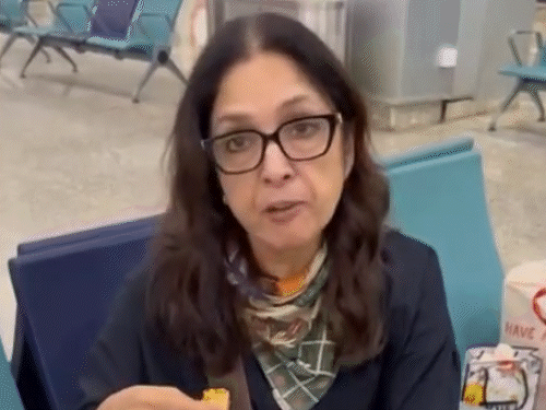 शॉर्ट्स पहनकर ट्रोल हुईं नीना गुप्ता:ट्रोलर बोला- पैर मत दिखाइए, दादी-मम्मी को ऐसे कभी नहीं देखा, एक्ट्रेस बोलीं- ऐसी बॉडी नहीं इसलिए जलते हैं