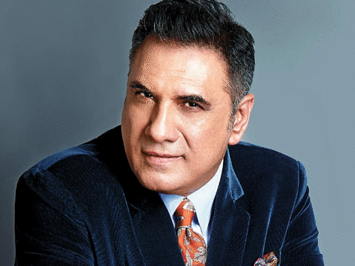 बोमन ईरानी ने शाहरुख खान को कहा बोरिंग:बोले- सिर्फ तंदूरी चिकन खाते हैं, खाना सामने रहता है और वो बातें करते रहते हैं