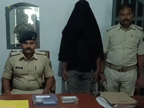 समस्तीपुर में अपराधियों ने पुलिस पर की फायरिंग:हथियार के साथ एक गिरफ्तार, दूसरा फरार; गुप्त सूचना के आधार पर टीम पकड़ने पहुंची थी
