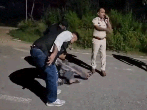 एल्विश यादव के घर फायरिंग का आरोपी गिरफ्तार:पुलिस एनकाउंटर, पैर में गोली लगी, फरीदाबाद में छिपा था