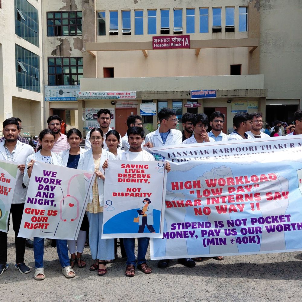 मधेपुरा JNKT मेडिकल कॉलेज के इंटर्न डॉक्टरों का विरोध:40 हजार मासिक भत्ते की मांग, अभी मिलता है सिर्फ 20 हजार स्टाइपेंड