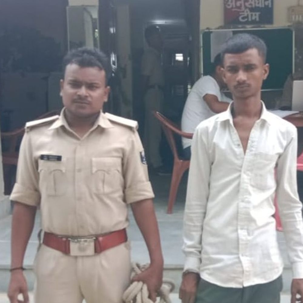 मधेपुर में सोशल मीडिया पर हथियार दिखाने वाला युवक गिरफ्तार:रंगदारी मांगने का भी आरोप, दो अन्य मामलों में नामजद; न्यायिक हिरासत में भेजा गया