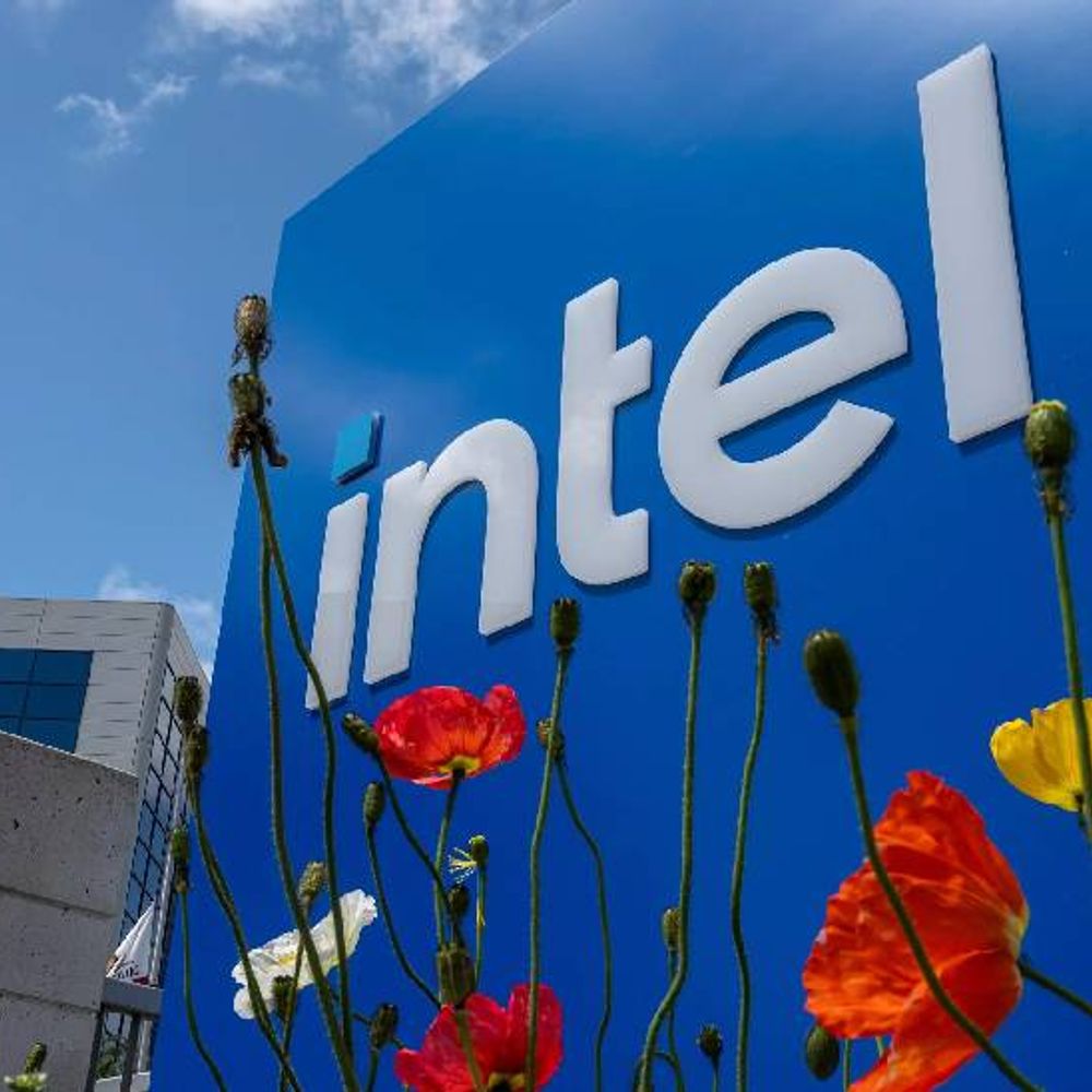 अमेरिकी सरकार ने इंटेल में 10% हिस्सेदारी ली:बदले में कंपनी को 8 बिलियन डॉलर की सब्सिडी, ट्रम्प बोले- इंटेल CEO ने अपनी नौकरी बचा ली