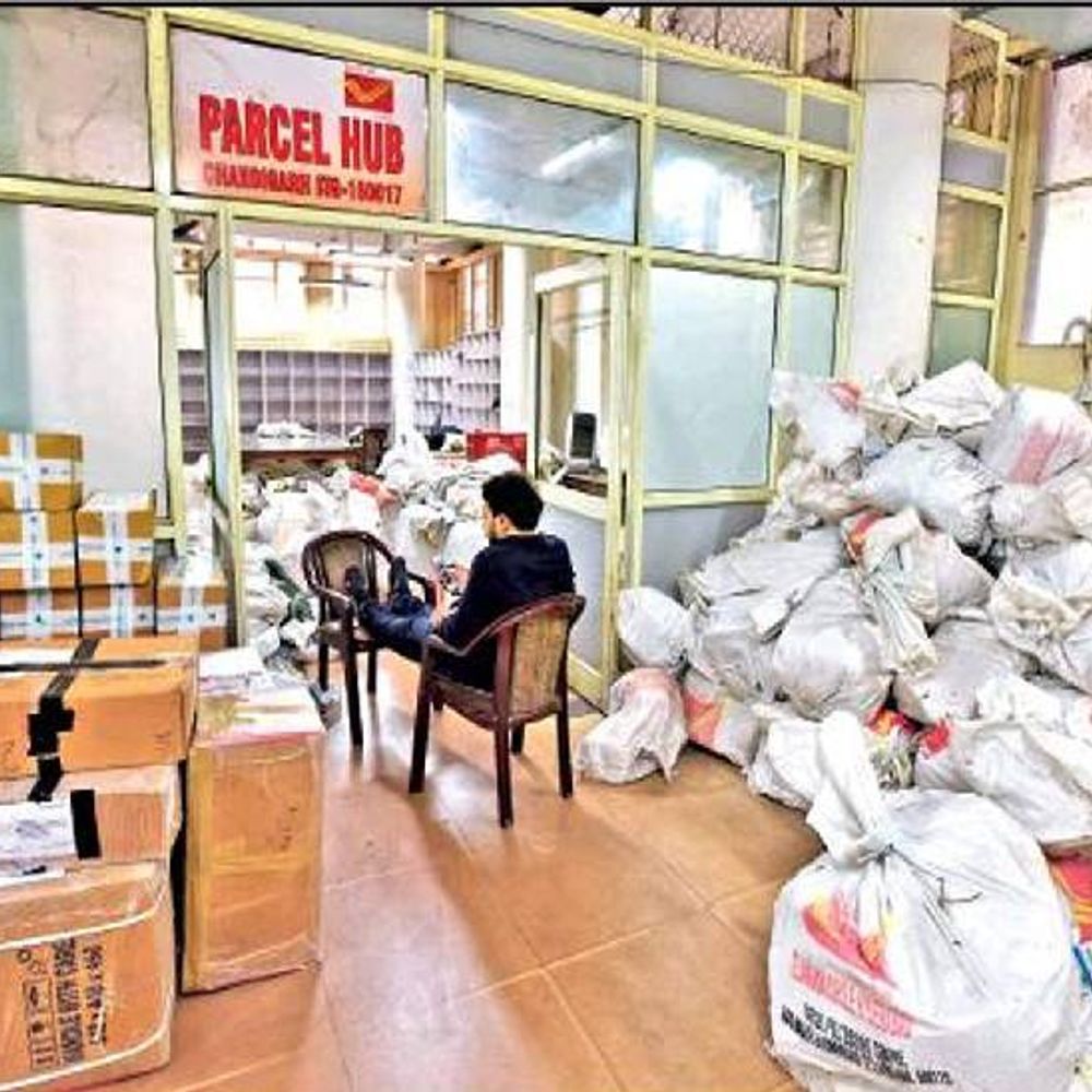 भारत ने अमेरिका की पोस्टल सर्विस सस्पेंड की:अब अमेरिका जाने वाली सभी सामानों पर ड्यूटी, 100 डॉलर तक के गिफ्ट पर छूट मिलेगी