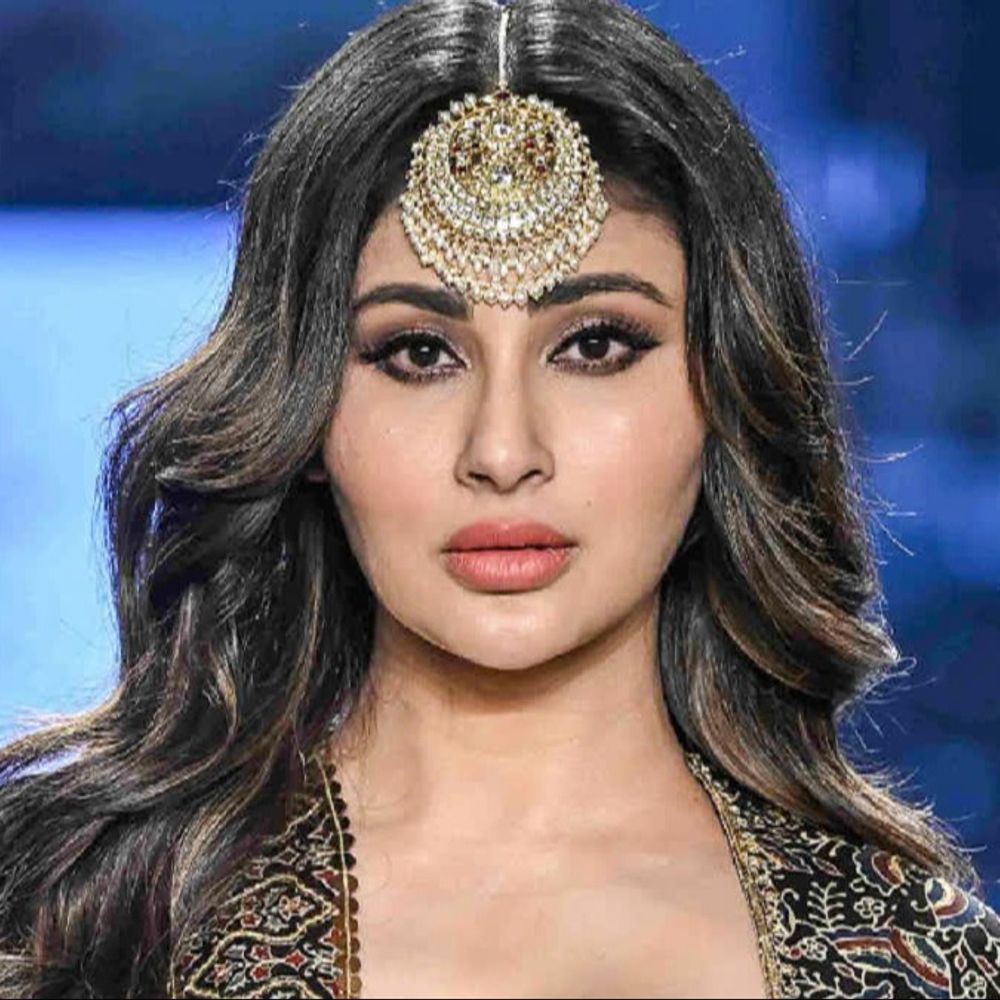 यूजर की सर्जरी सलाह पर मौनी रॉय का करारा जवाब:बोलीं- जिंदगी में कुछ अच्छा काम कीजिए, सोशल मीडिया पर प्यार बांटिए