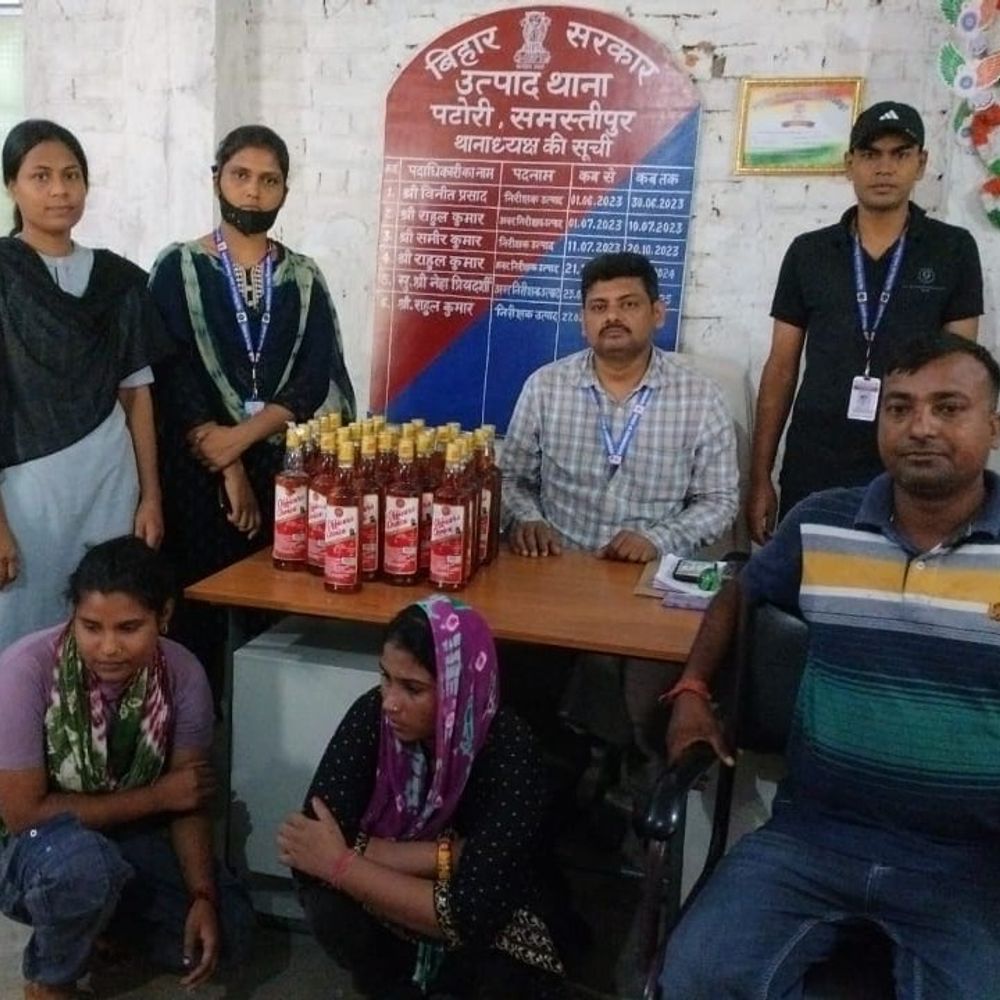 समस्तीपुर में शराब तस्करी में भाभी-ननद गिरफ्तार:पति की मौत और आर्थिक तंगी से मजबूर हुईं महिलाएं, 20 लीटर विदेशी शराब बरामद