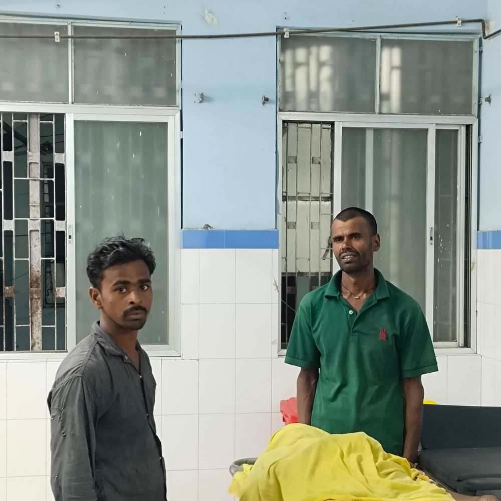 3 बेटियों के पिता की करंट लगने से मौत:बक्सर में पंखा चलाते समय हादसा, मजदूरी करके चलाता था परिवार