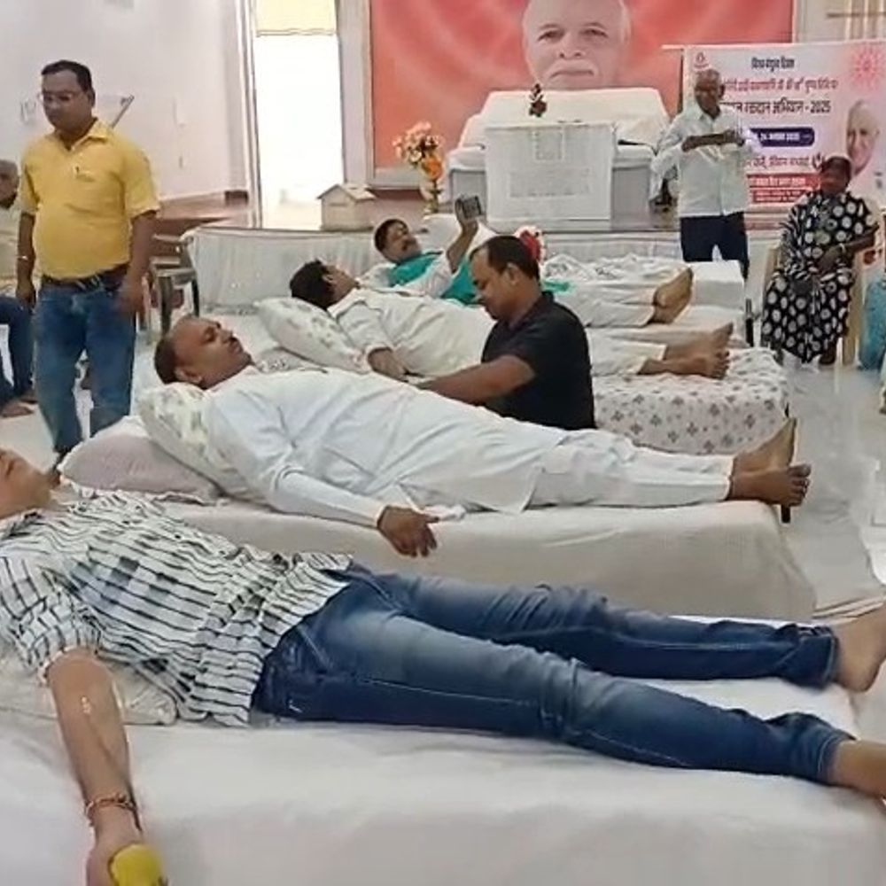 विश्व बंधु दिवस पर ब्रह्माकुमारी आश्रम में रक्तदान अभियान:दादी प्रकाशमणि की पुण्यतिथि पर तीन दिन में एक लाख यूनिट खून कलेक्ट करने का लक्ष्य
