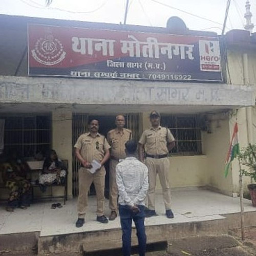 सागर की मोतीनगर पुलिस ने पकड़ा मोबाइल चोर:घर में घुसकर चोरी कर भागा था, मुखबिर तंत्र की मदद से गिरफ्तार