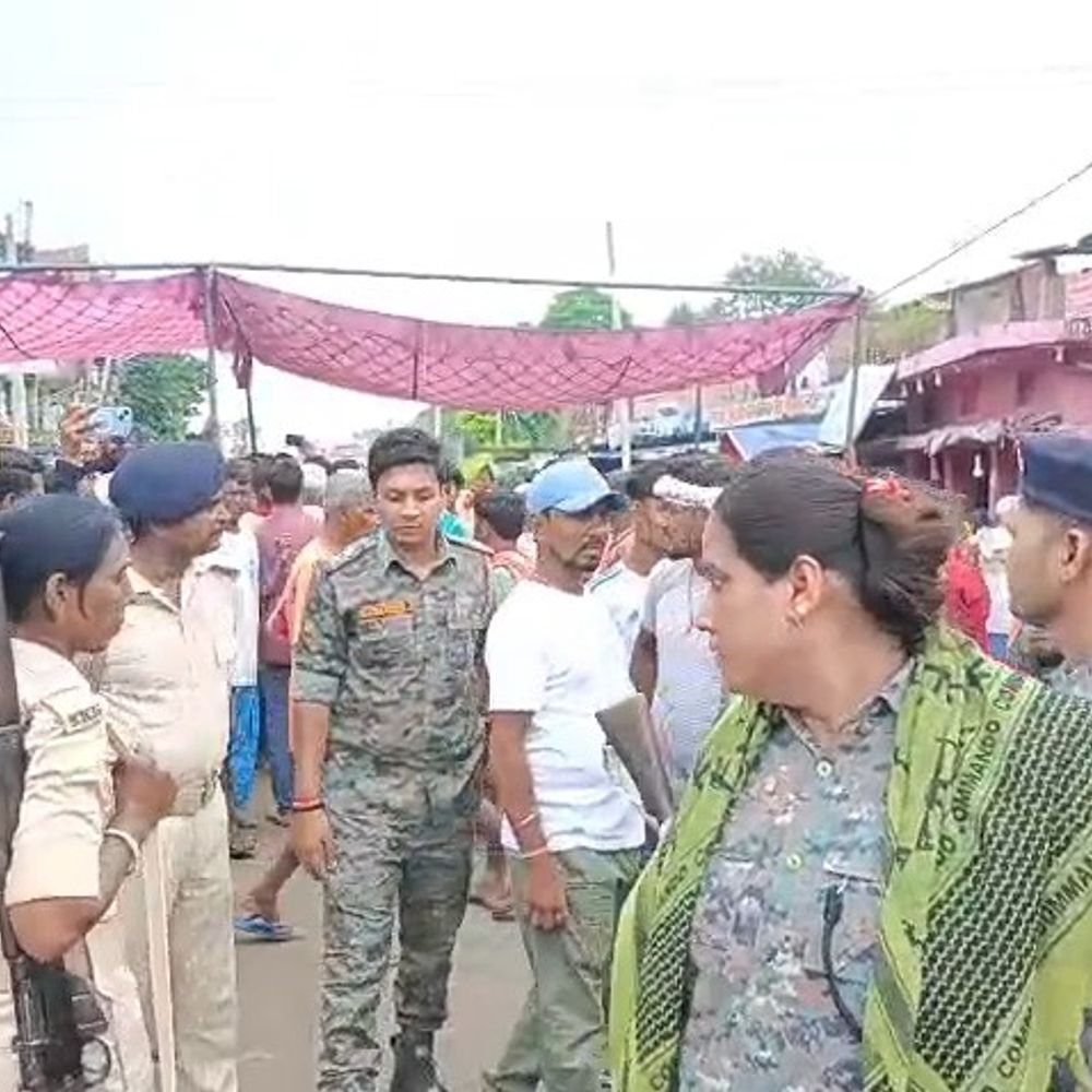 बाढ़ पीड़ितों ने मुआवजे के लिए सड़क जाम किया:कहा- बेगूसराय में पीड़ितों को राहत मिल गई, समस्तीपुर में क्यों नहीं दी जा रही राशि