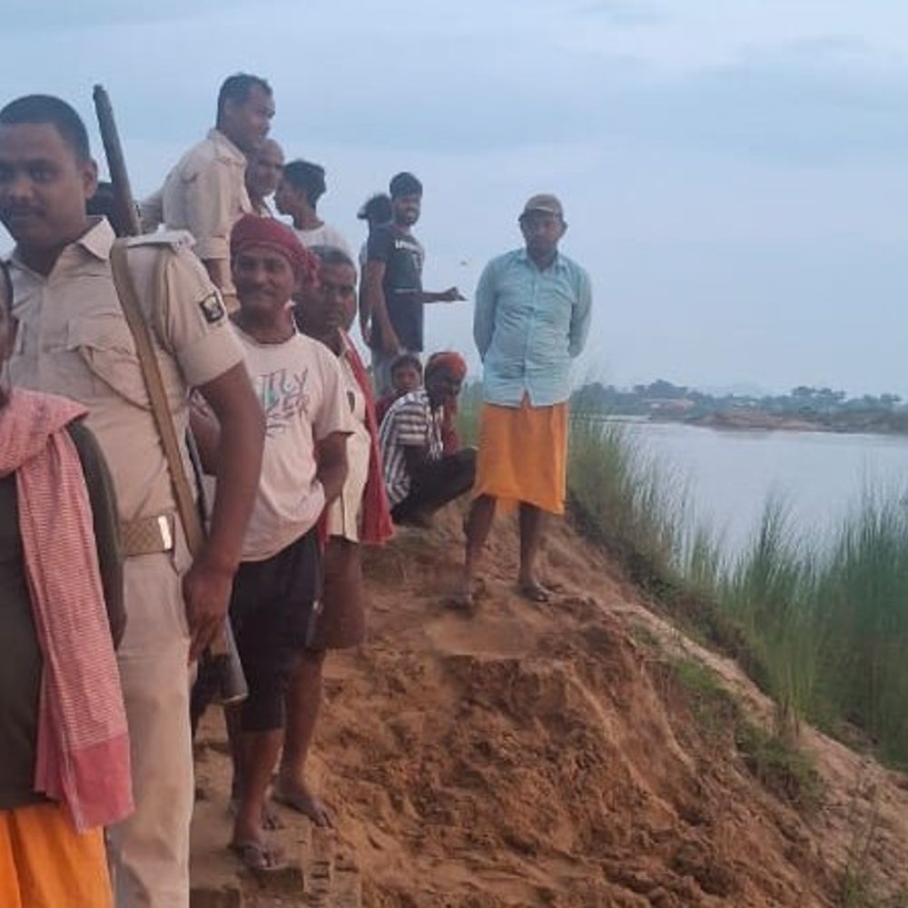 नवादा के सकरी नदी में चरवाहा बहा:2 भाई भैंस चराने गए थे, एक बचा; अवैध बालू उठाव के कारण नदी में खतरनाक गड्ढे