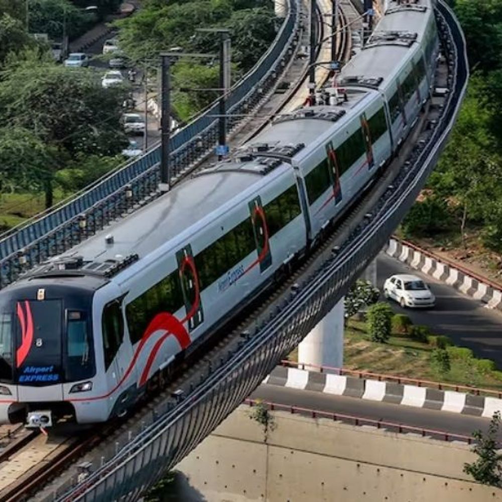 दिल्ली मेट्रो का सफर हुआ महंगा:डीएमआरसी ने ₹1 से ₹5 तक किराए में बढ़ोतरी की, सबसे अधिक दूरी के लगेंगे ₹64