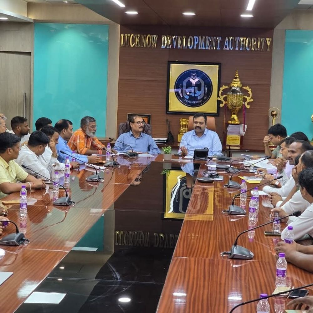 LDA में किसानों के साथ हुई अफसरों की बैठक:विधायक भी हुए शामिल, सर्किल रेट में भेदभाव पर जताई आपत्ति