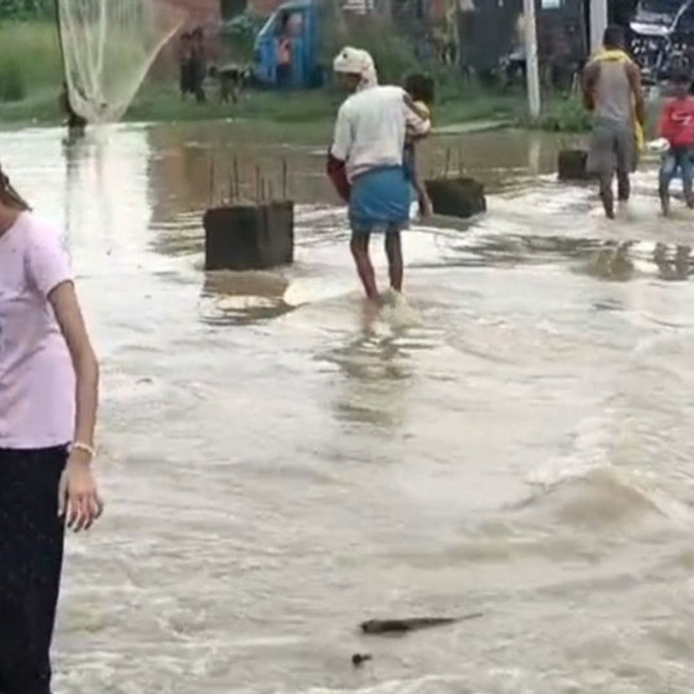 जहानाबाद में फल्गु, मोरहर और दरधा नदियां उफान पर:50 गांवों में घुसा पानी, जाफरगंज पुल पर 2 फीट बह रहा पानी