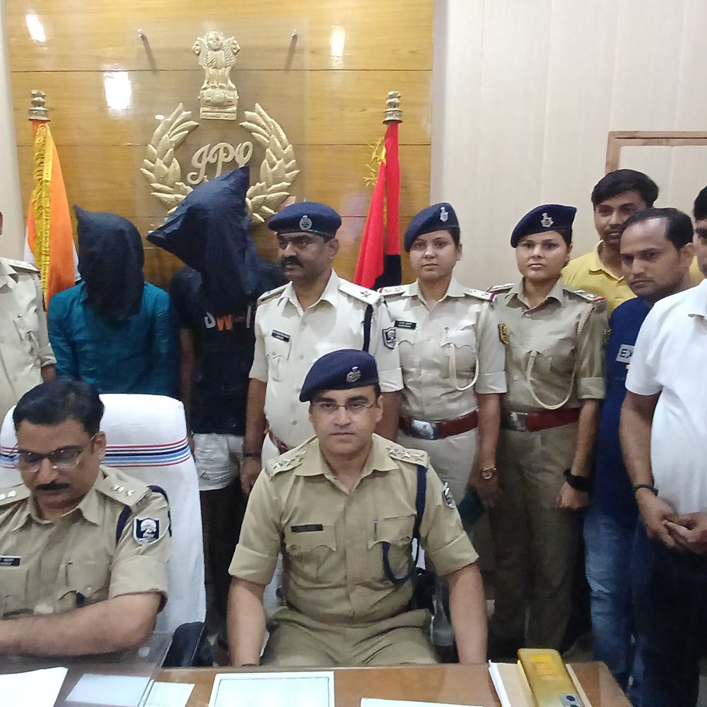 लखीसराय में किताब दुकानदार की हत्या का खुलासा:रंगदारी नहीं देने पर किया था मर्डर, दो आरोपी गिरफ्तार