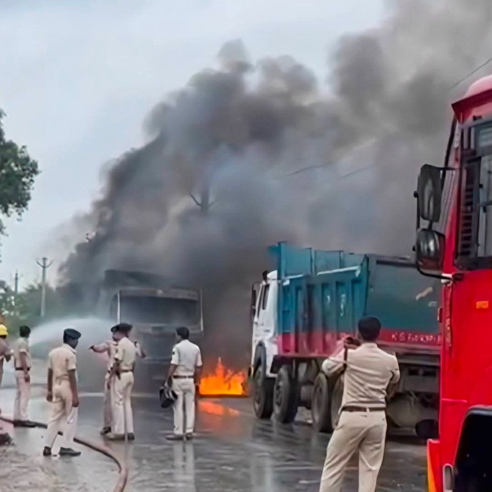 भाई की मौत का बदला लेने के लिए ट्रक जलाया:शेखपुरा में मृतक के सहोदर भाई को पुलिस ने किया गिरफ्तार, जेल भेजा