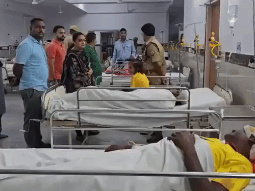 यूपी के बुलंदशहर में हादसा, 8 श्रद्धालुओं की मौत:हाईवे पर ट्रॉली में कंटेनर ने मारी टक्कर, 43 घायल