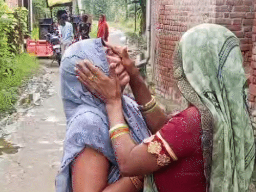 UP के बुलंदशहर में सड़क हादसा, 9 श्रद्धालुओं की मौत:कंटेनर ने ट्रैक्टर-ट्रॉली को टक्कर मारी, 42 घायल; राजस्थान के गोगामेड़ी जा रहे थे