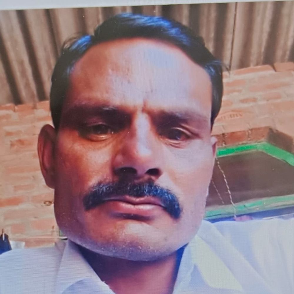 उन्नाव में ट्रैक्टर-ट्राली पलटी:ड्राइवर की मौके पर मौत, साथी मजदूर घायल, मुआवजे की मांग