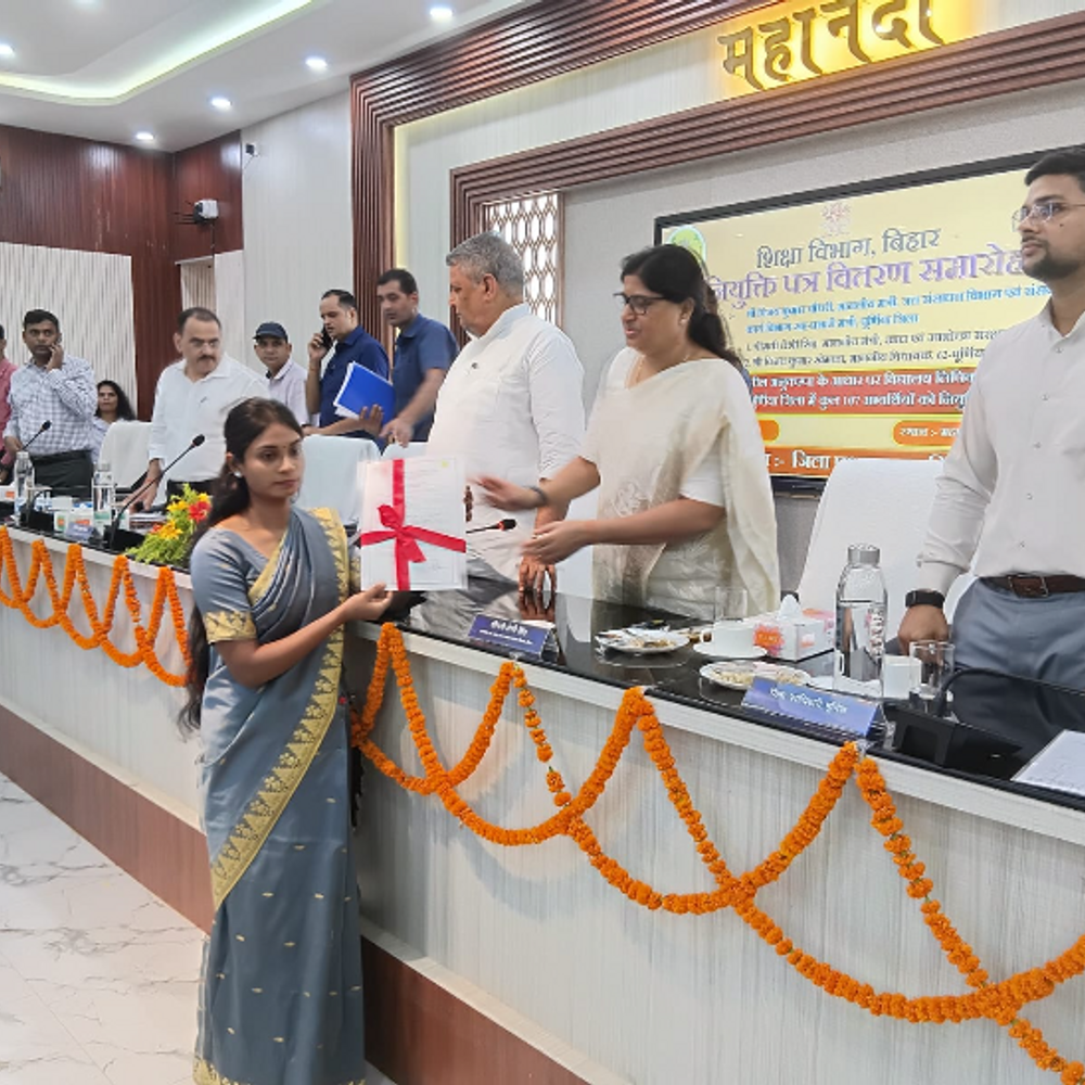 पूर्णिया में 133 लोगों को मिला अनुकंपा आधारित नियुक्ति पत्र:लिपिक, परिचारी, गृह रक्षा वाहिनी पद पर मिली सरकारी नौकरी; ज्वाइनिंग लेटर पाकर खुश दिखे अभ्यर्थी