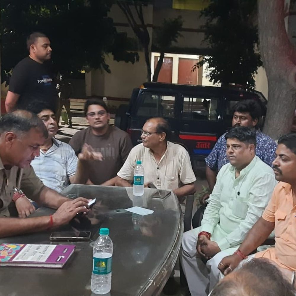 मेरठ में भाजपाइयों ने किया प्रदर्शन:सिपाही पर लगाया रिश्वत मांगने का आरोप, आंदोलन की दी चेतावनी