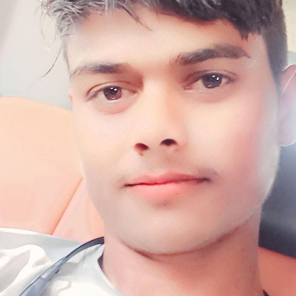 तालाब में डूबे युवक का मिला शव:महोबा के टिकरी गांव में नहाते समय डूबे को गोताखोरों ने 18 घंटे बाद निकाला शव, परिवार में मचा कोहराम